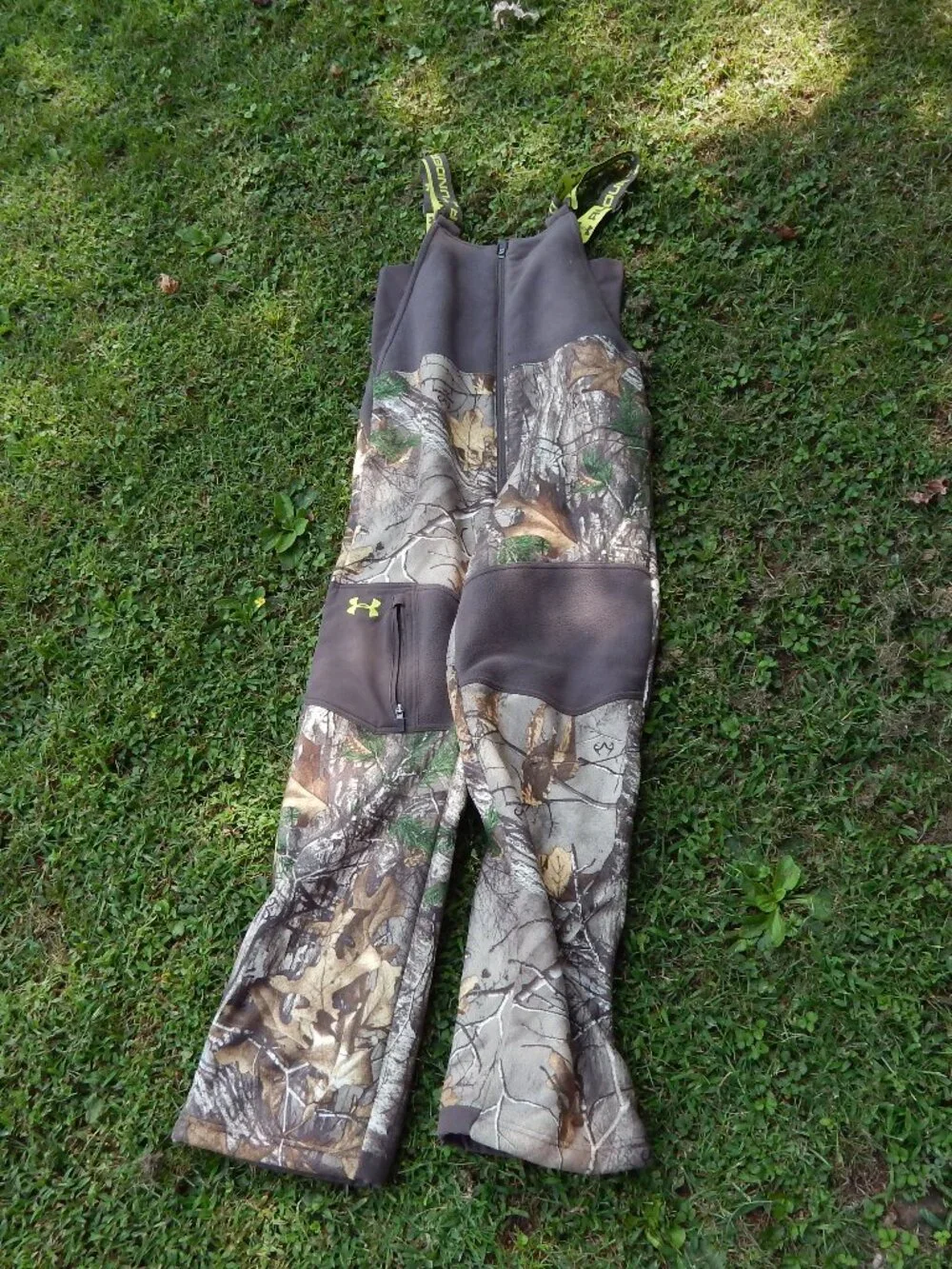 Under Armour Storm Youth Hunting Bibs Size Large Boys Camo Sherpa Lined Overalls